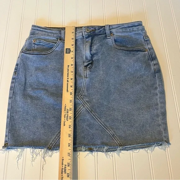 Just Quella Denim Mini Skirt XL (16/18) Raw Hem High Rise Jean Skirt - Picture 4 of 5